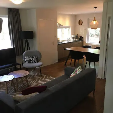 Adorable Two Bedroom C7 Next To Hotel. * Garderen