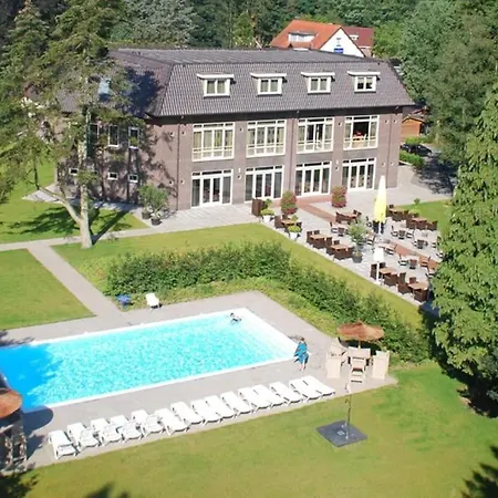 Adorable Two Bedroom C7 Next To Hotel. Holiday home Garderen